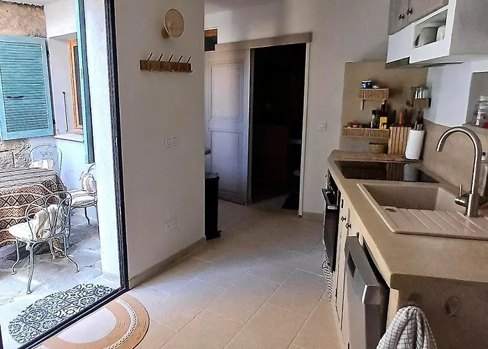 Appartement Centre Village, En Rdc Sotta